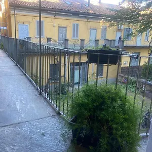 https://lovelyloft-navigli-tiglio.italymilanhotels.net